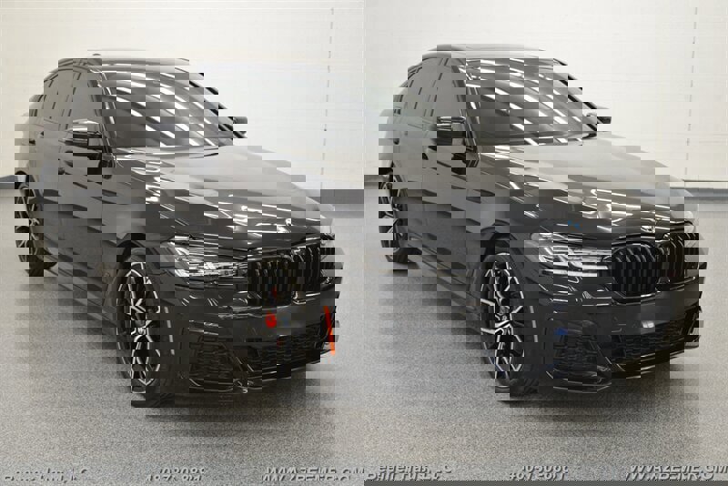 Used 2023 BMW 530i w/ M Sport Package image 7