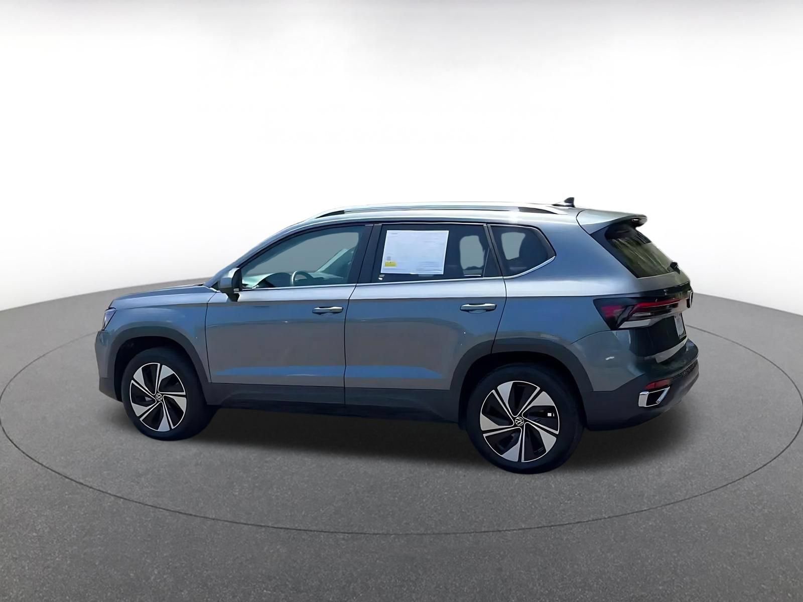 Used 2026 Volkswagen Taos SE AWD/4WD image 10