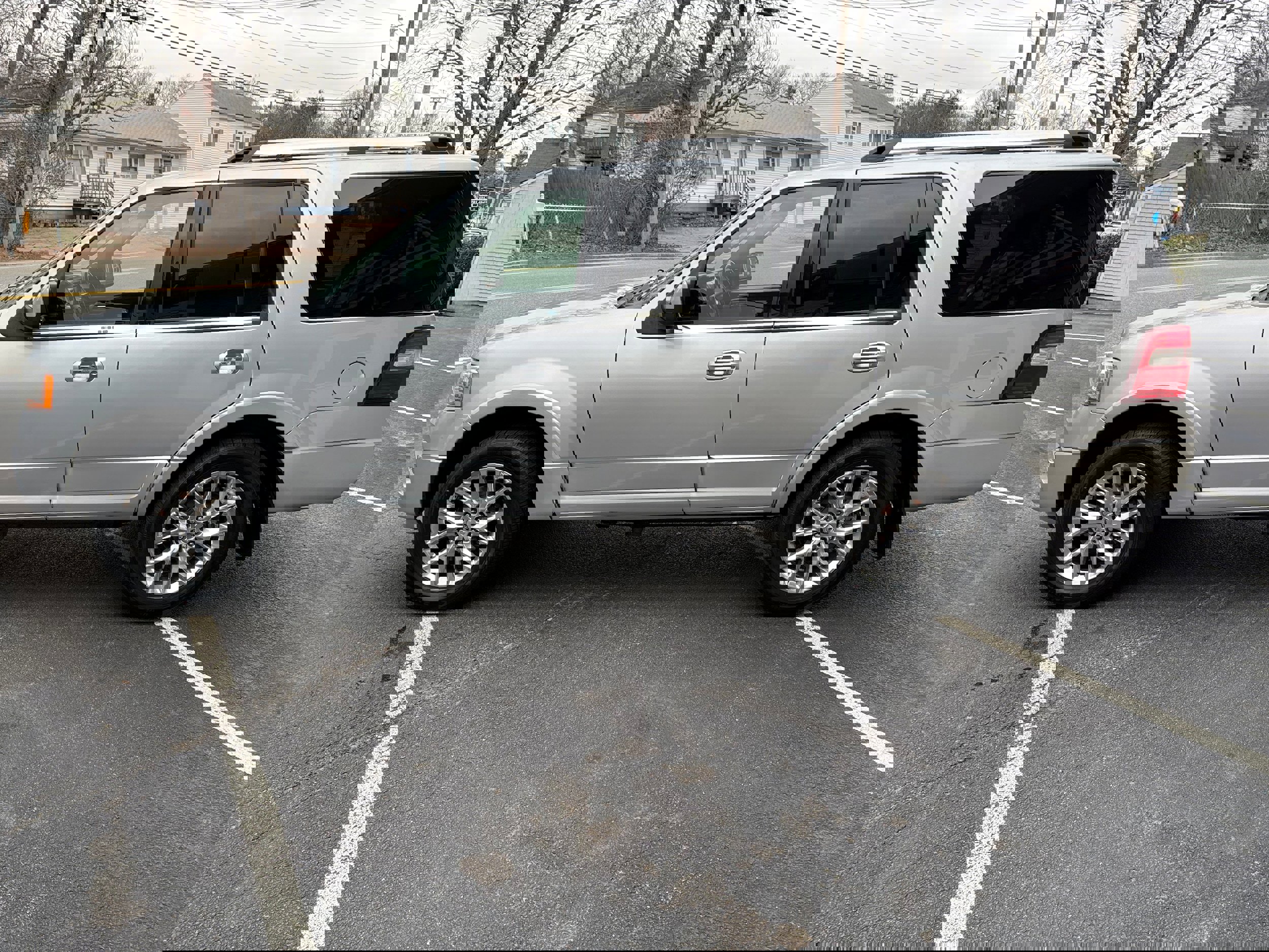 Used 2016 Ford Expedition Limited image 10