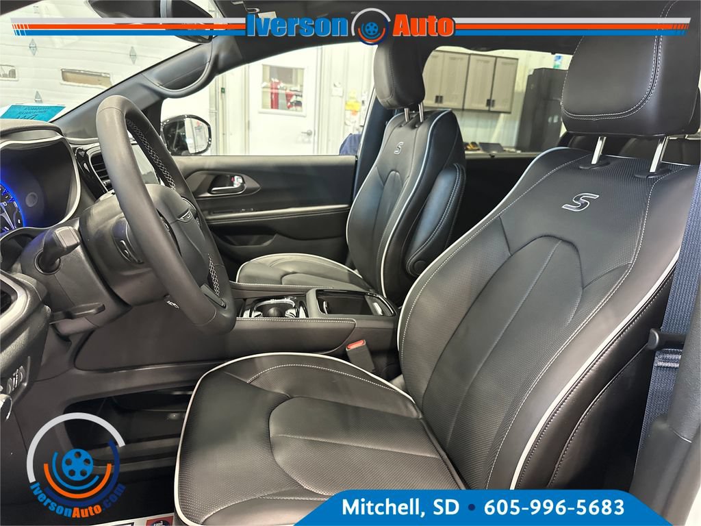New 2027 Chrysler Pacifica Limited AWD/4WD image 14