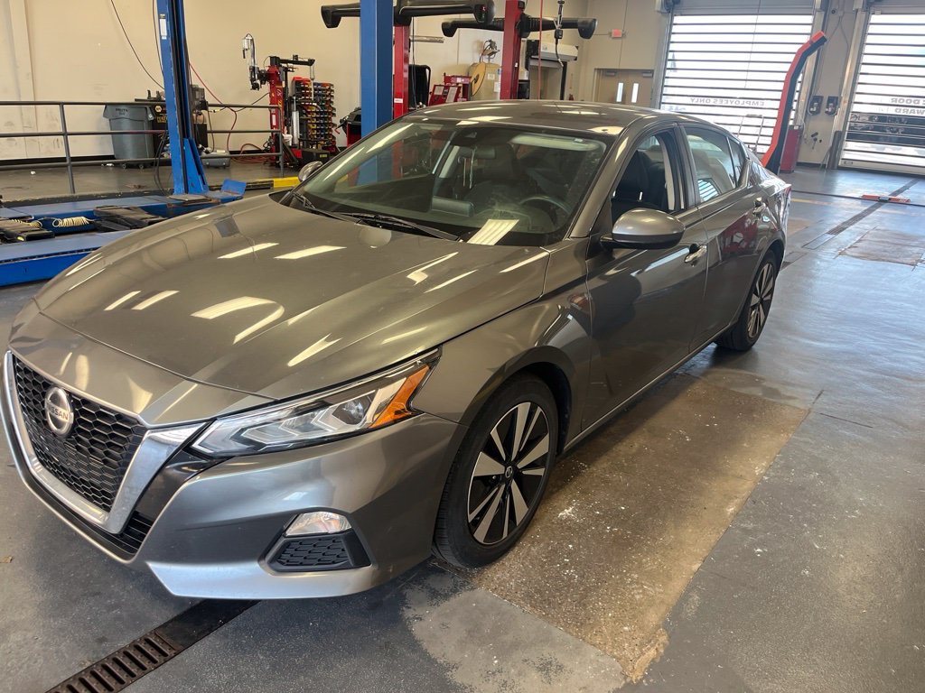 Used 2022 Nissan Altima 2.5 SV FWD image 2