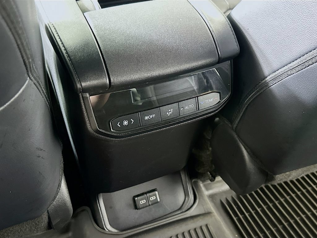 Used 2024 Toyota Highlander XSE FWD image 31