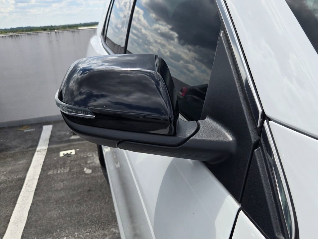 Used 2025 Chevrolet Traverse LT w/ Sun and Wheel Package FWD image 8