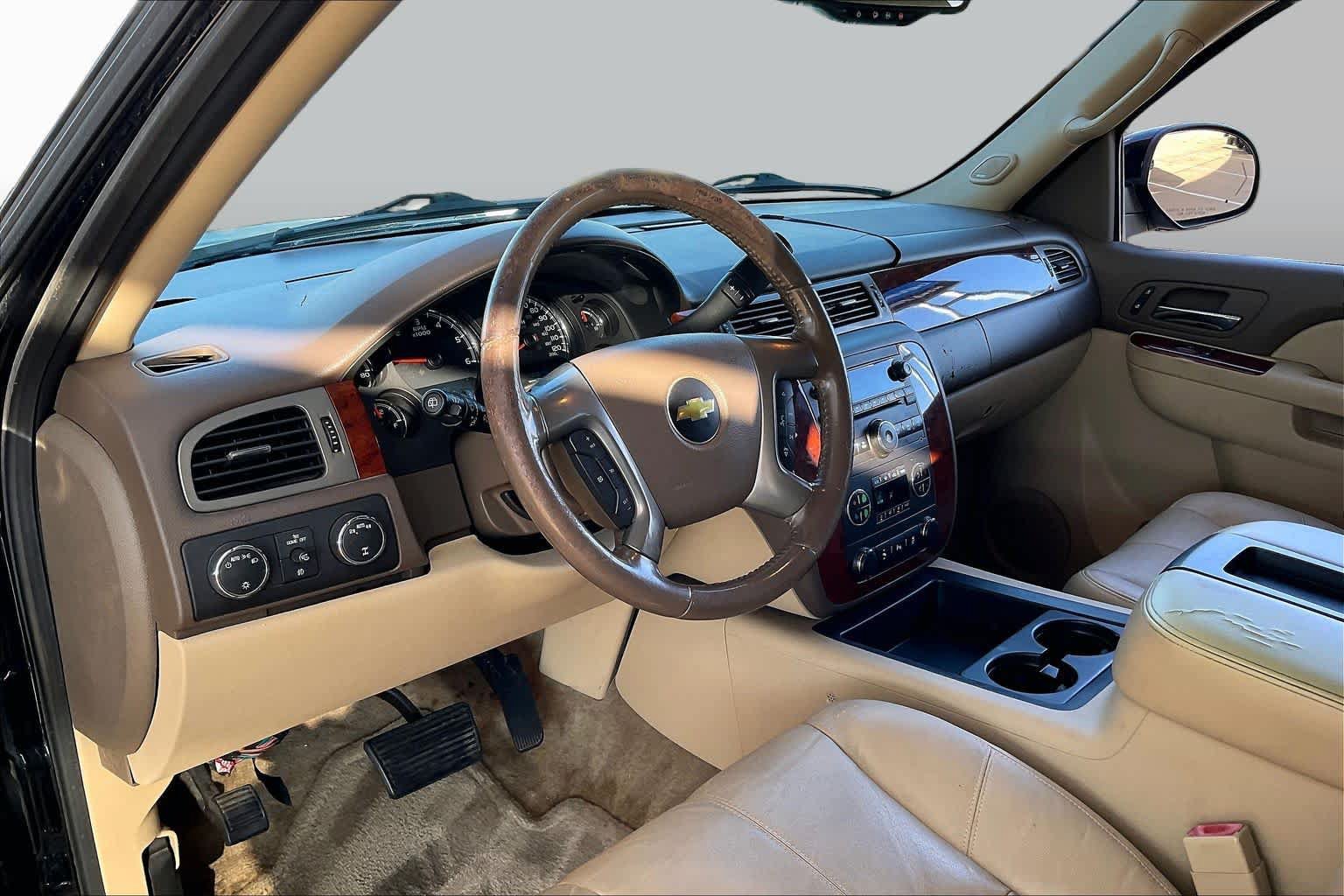 Used 2013 Chevrolet Tahoe LT w/ Luxury Package AWD/4WD image 17