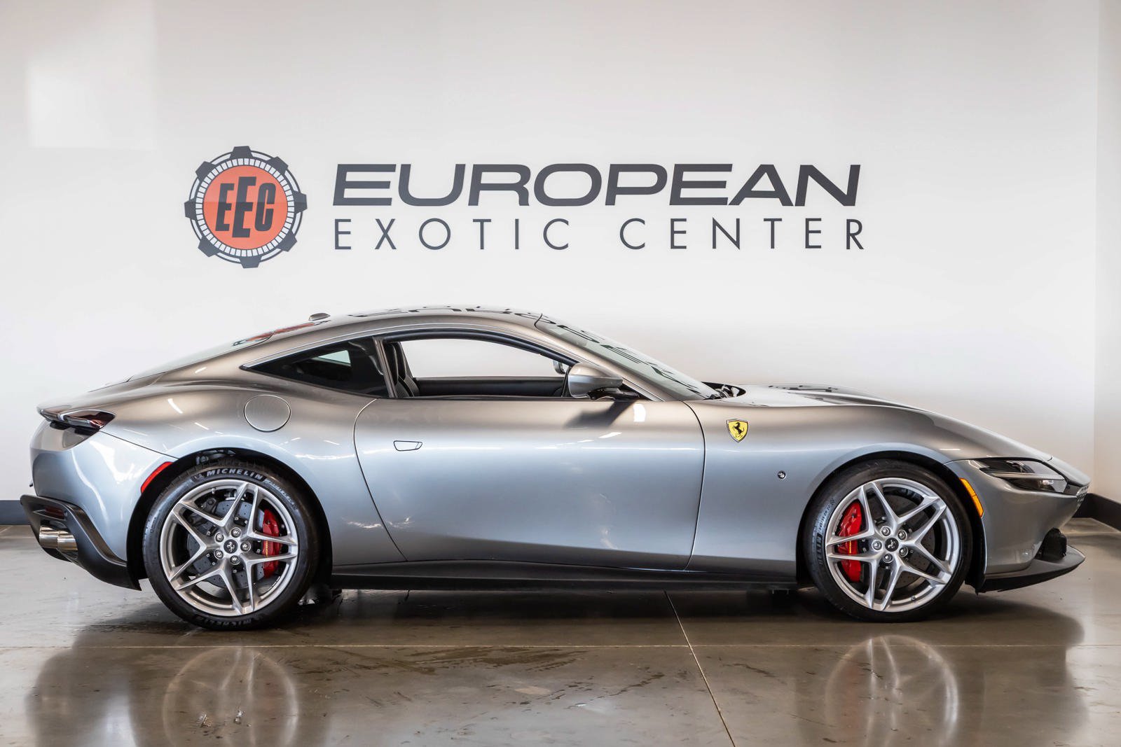 Used 2021 Ferrari Roma RWD image 10