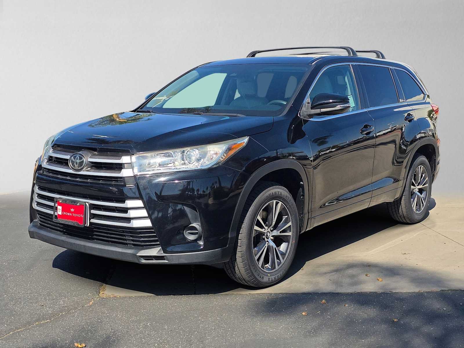 Used 2018 Toyota Highlander LE FWD image 7