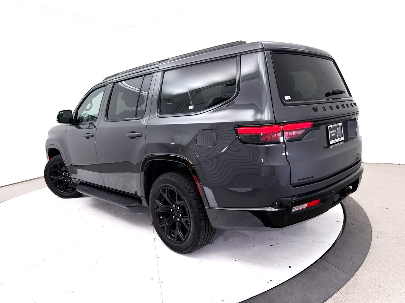Used 2023 Jeep Wagoneer Series II AWD/4WD image 2