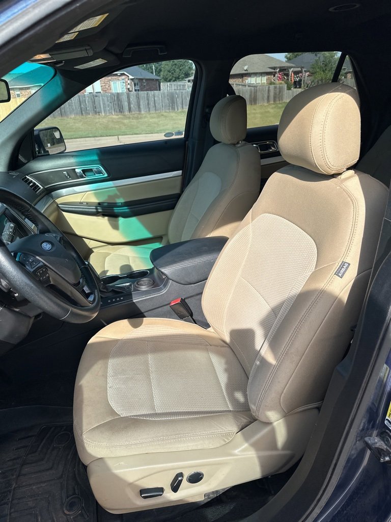 Used 2017 Ford Explorer XLT w/ Equipment Group 201A image 9