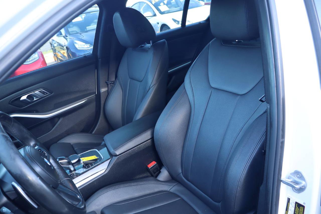 Used 2019 BMW 330i Sedan w/ M Sport Package RWD image 14