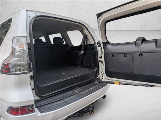 Used 2017 Lexus GX 460 Premium w/ Premium Package image 7