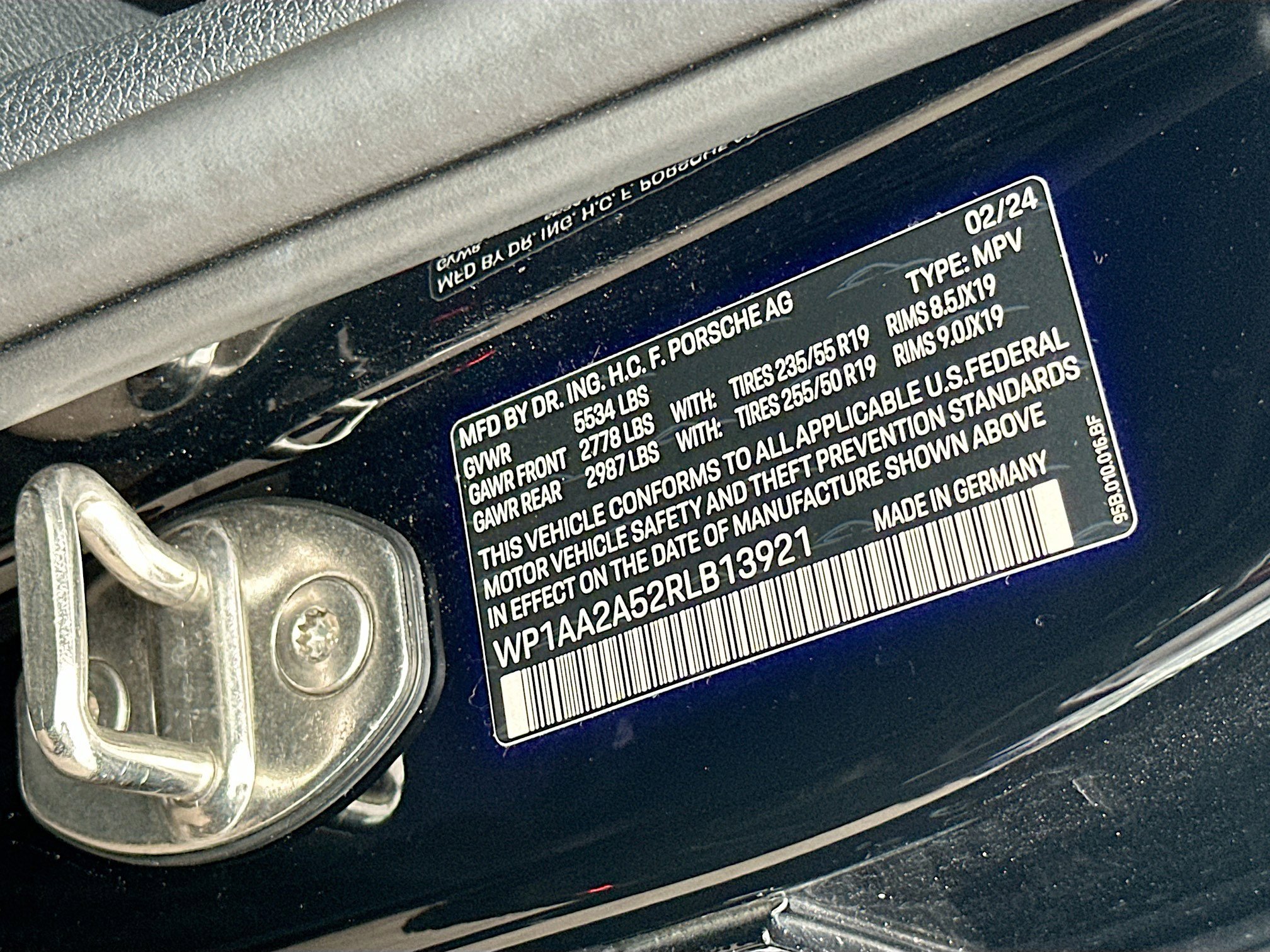 Used 2024 Porsche Macan image 40