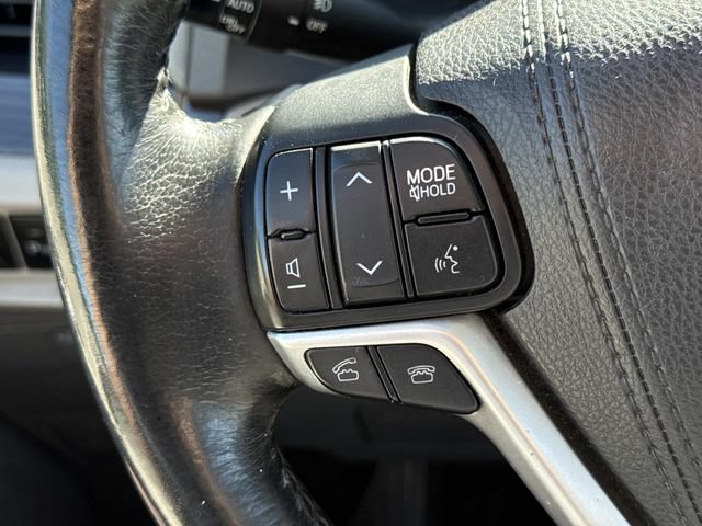 Used 2016 Toyota Sienna XLE w/ XLE Navigation Package FWD image 25