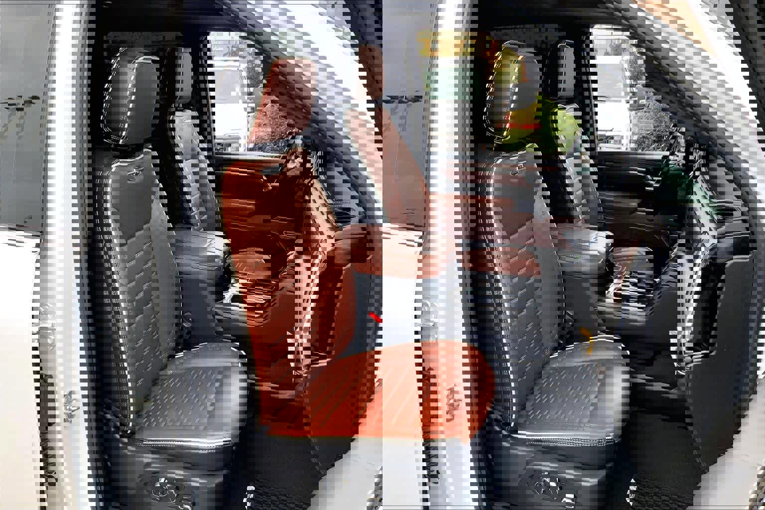 Used 2025 GMC Sierra 2500 Denali Ultimate image 9