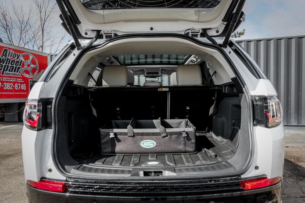Used 2025 Land Rover Discovery Sport S image 8