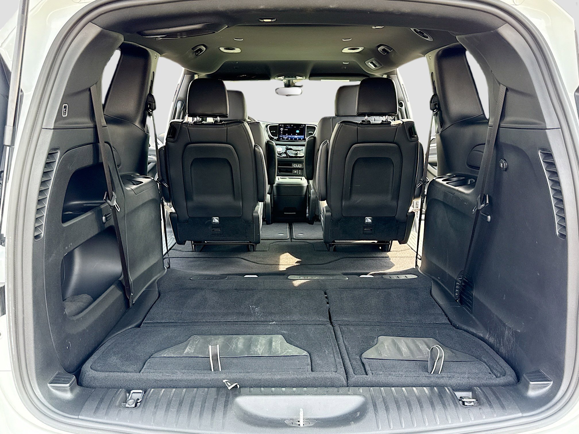 Used 2022 Chrysler Pacifica Touring-L w/ S Appearance Package image 7