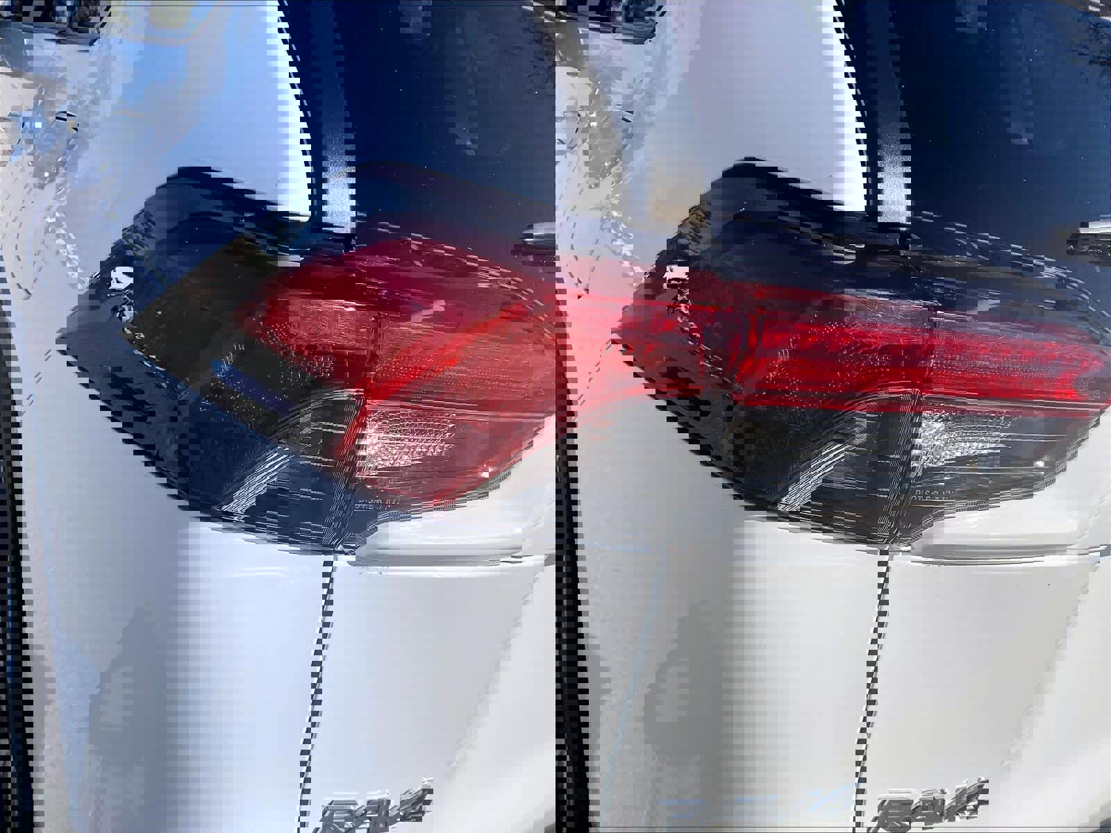 Used 2020 Toyota RAV4 LE w/ All Weather Liner Package image 31