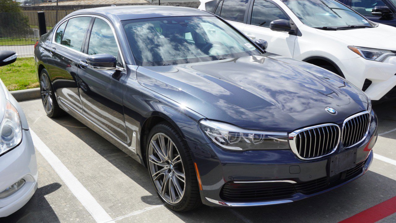 Used 2019 BMW 740i xDrive w/ Executive Package image 2