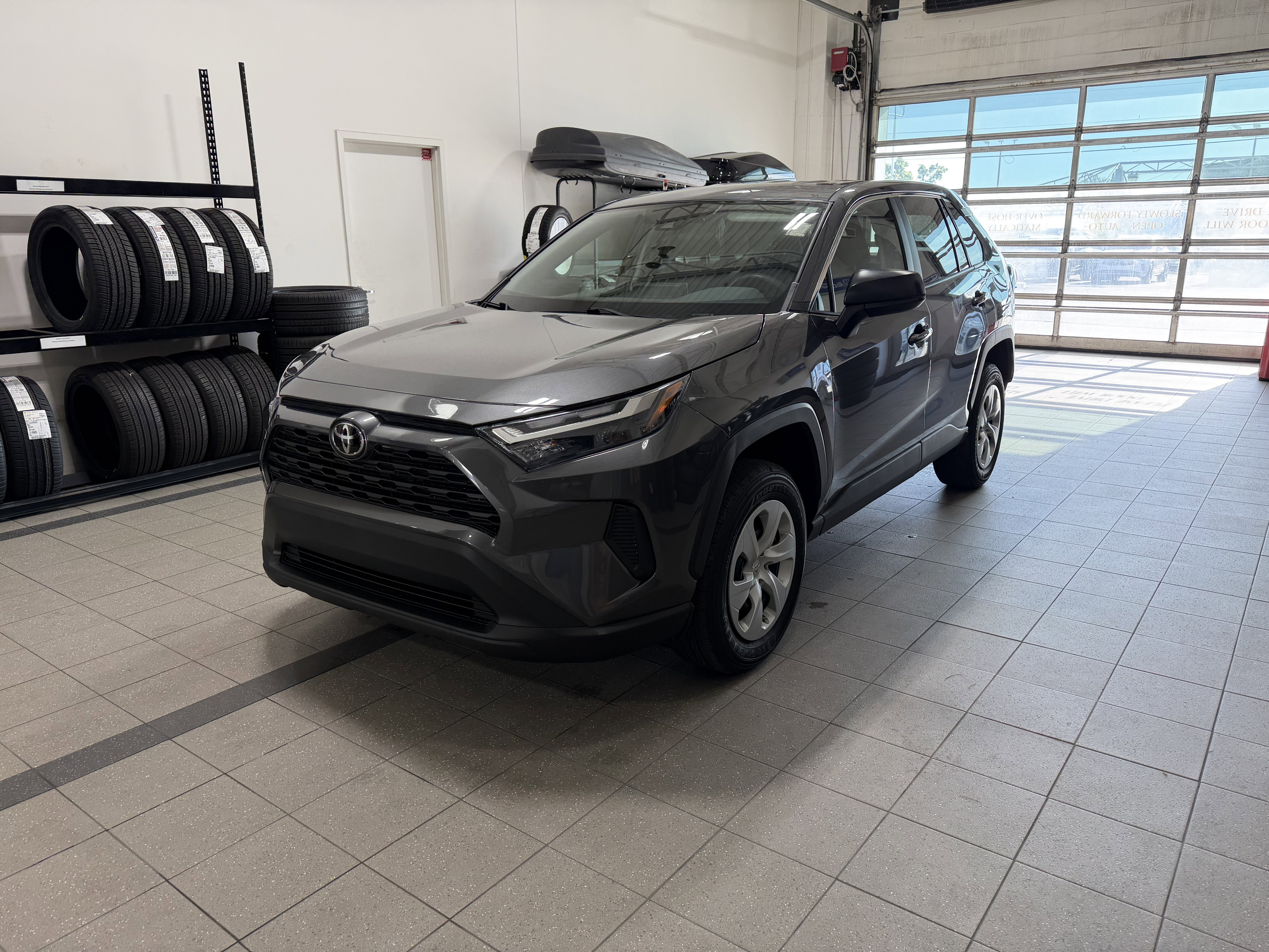 Used 2025 Toyota RAV4 LE AWD/4WD image 4