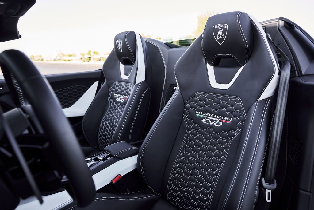 Used 2024 Lamborghini Huracan EVO image 43