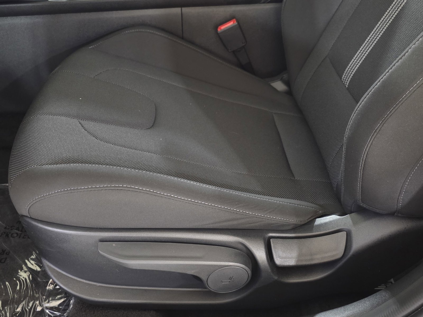 Certified 2025 Hyundai Elantra SE image 24