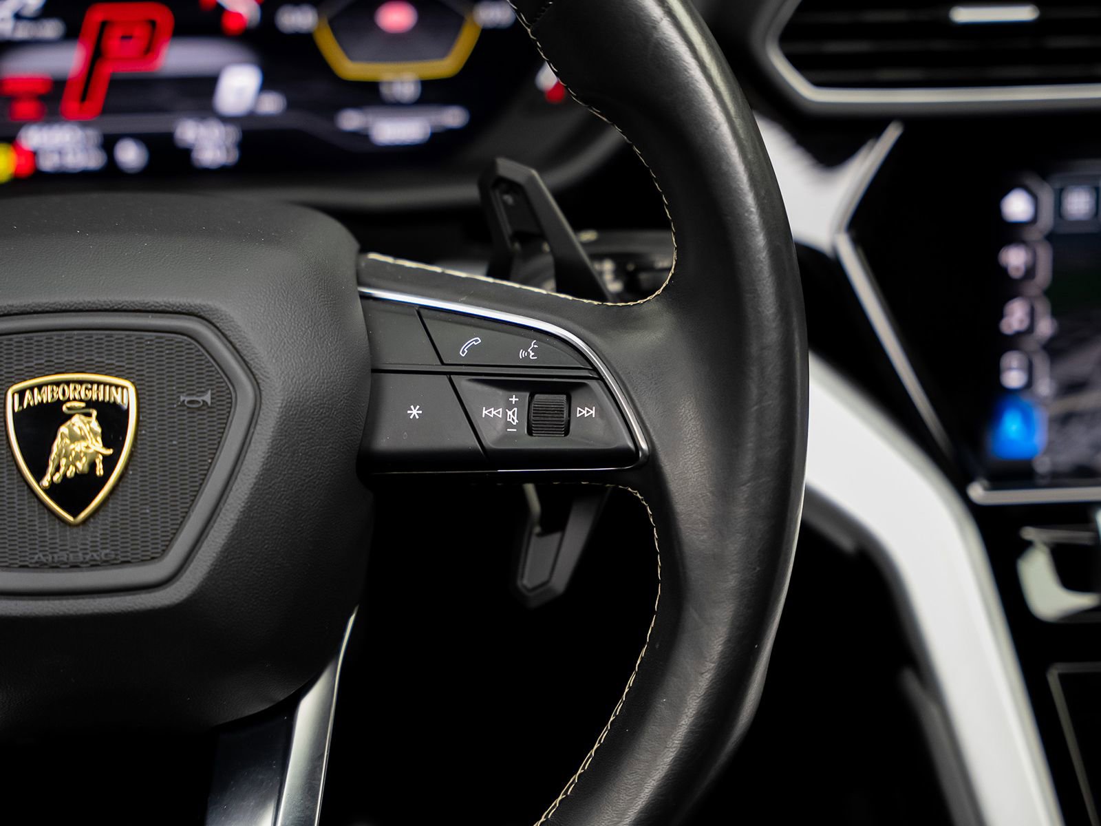 Used 2020 Lamborghini Urus image 44