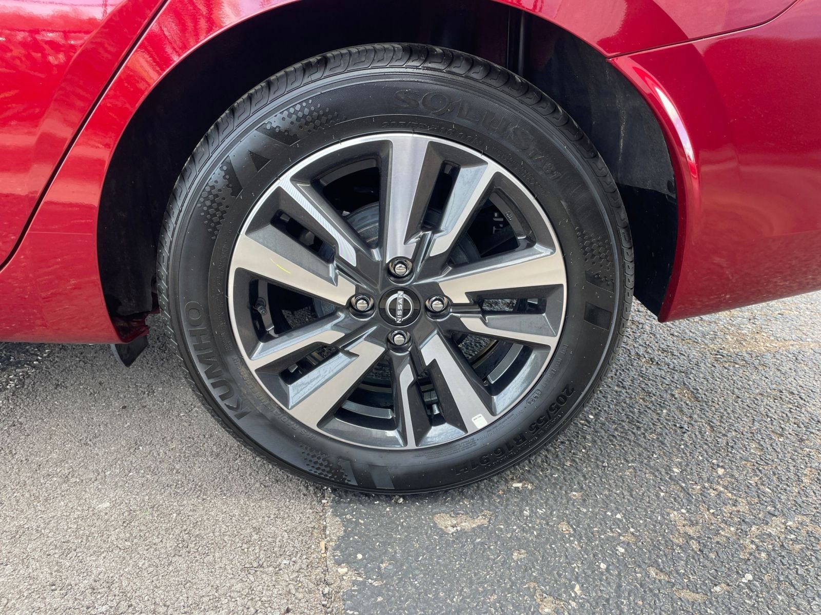 Used 2025 Nissan Versa SV image 28