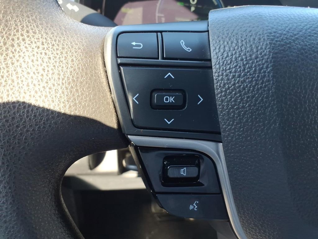 Used 2025 Toyota Camry LE image 20