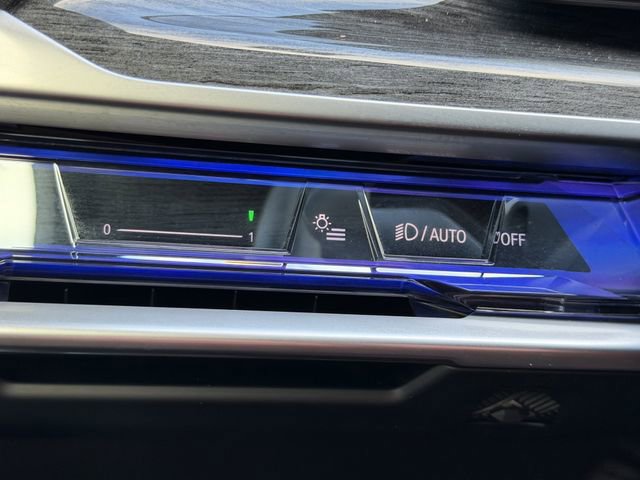 Certified 2024 BMW i7 xDrive60 w/ Premium Package image 24