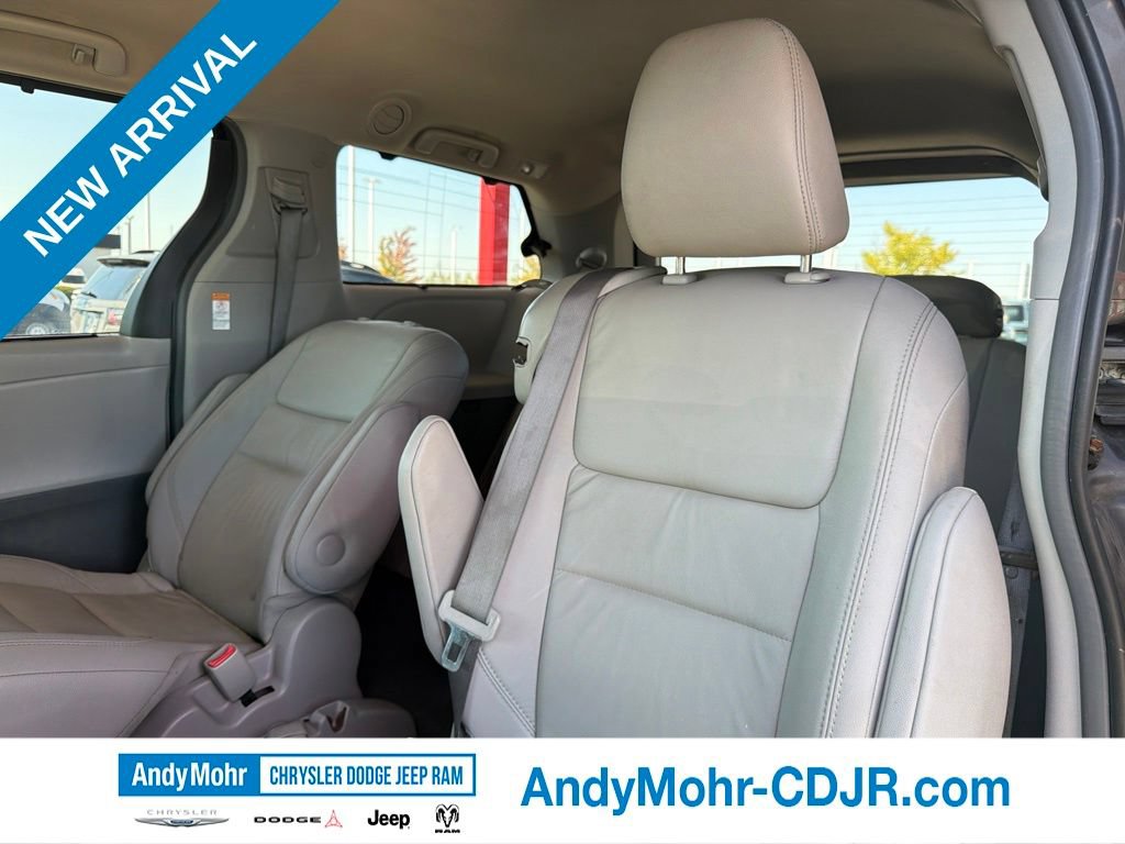 Used 2015 Toyota Sienna XLE FWD image 17