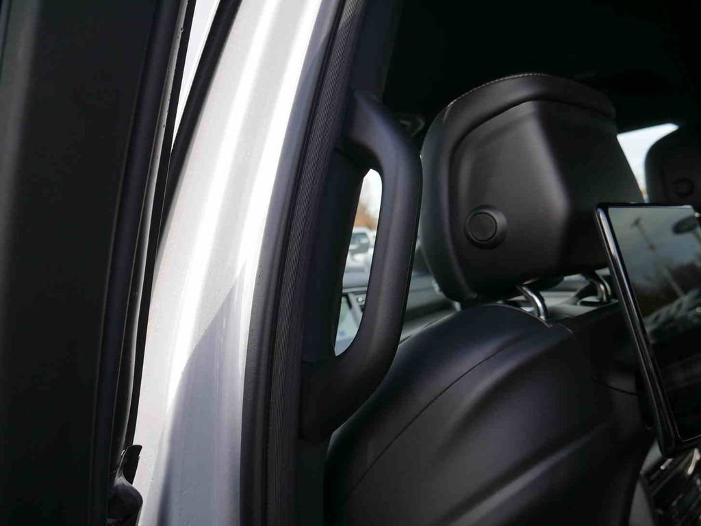 New 2025 Jeep Wagoneer Series II w/ Convenience Group I AWD/4WD image 17