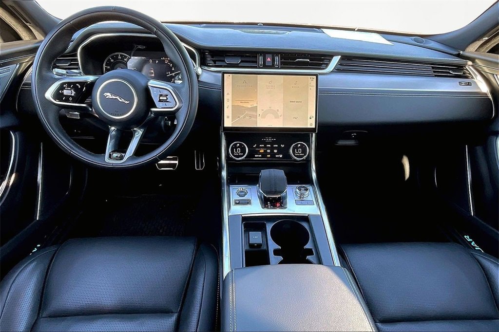 Used 2022 Jaguar XF R-Dynamic SE image 8