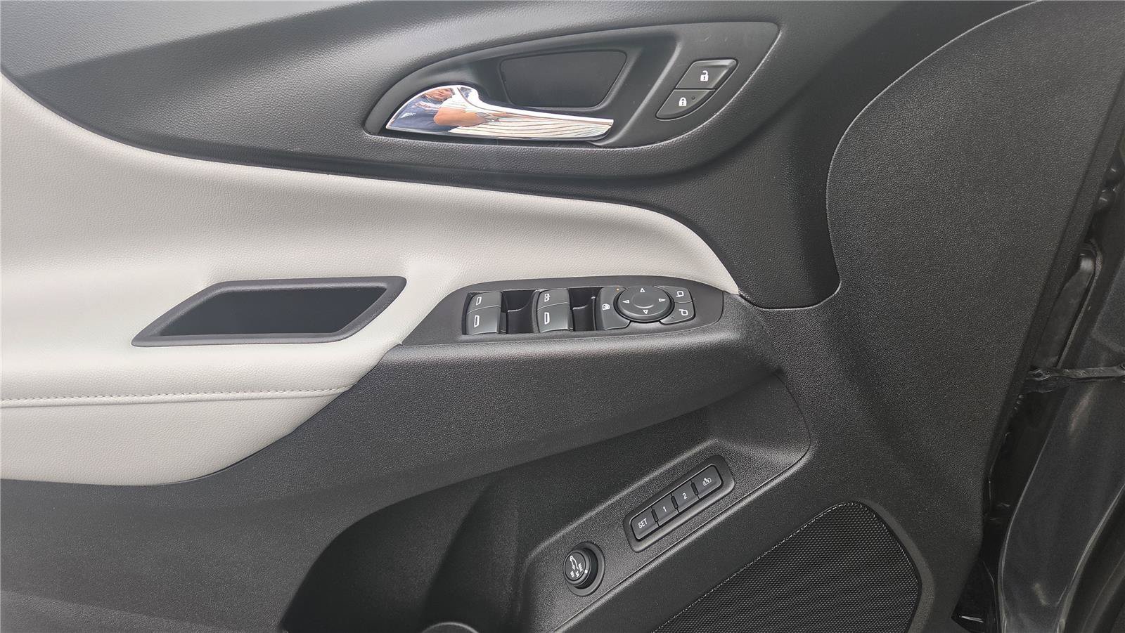 Used 2018 Chevrolet Equinox Premier AWD/4WD image 14