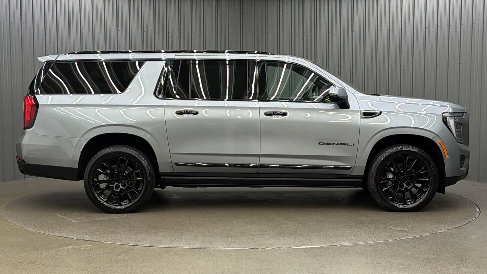 Used 2025 GMC Yukon XL Denali w/ Sun & Power Step Package AWD/4WD image 6