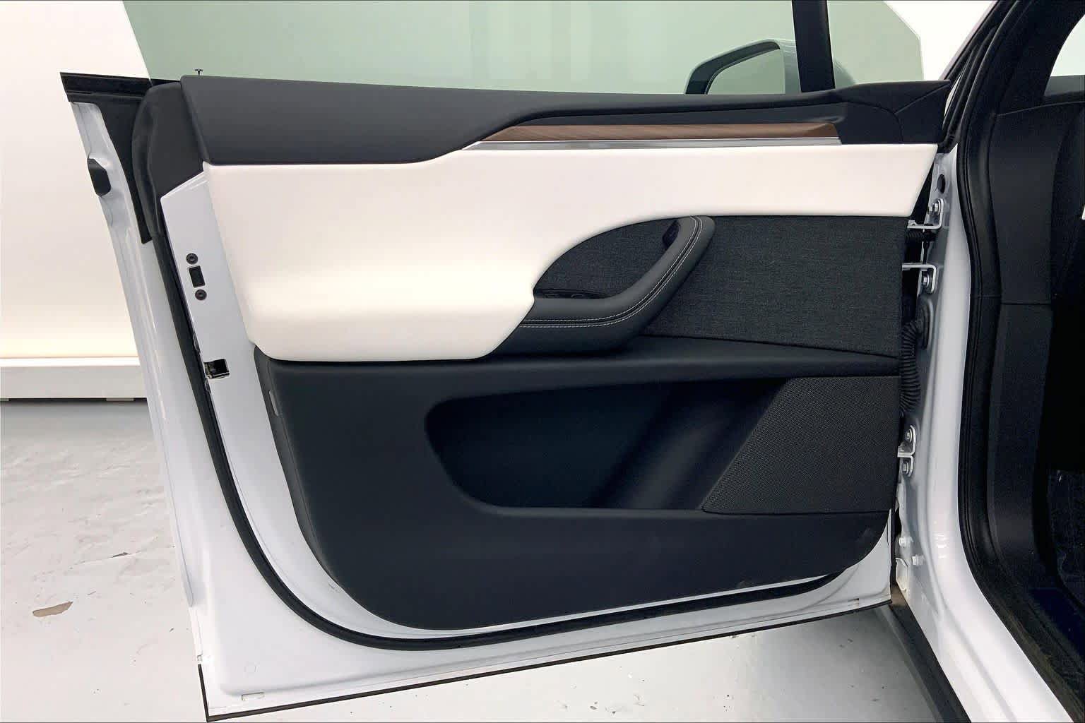 Used 2023 Tesla Model X image 19
