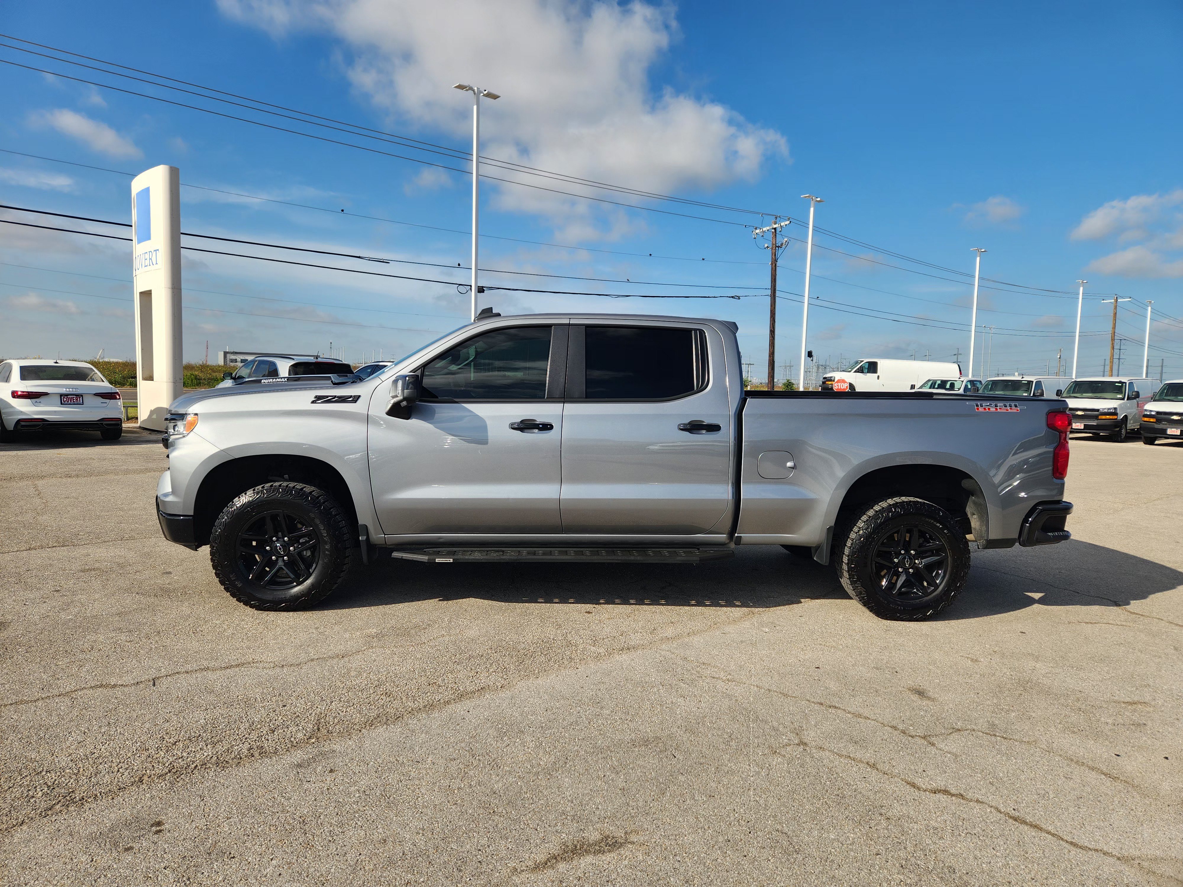 Used 2023 Chevrolet Silverado 1500 LT Trail Boss w/ LT Trail Boss Premium Package AWD/4WD image 4