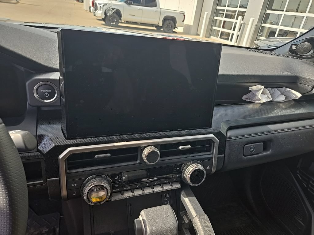 Used 2025 Toyota 4Runner Limited AWD/4WD image 13