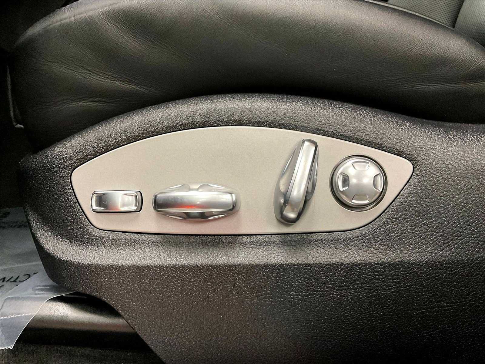 Certified 2023 Porsche Macan S AWD/4WD image 39