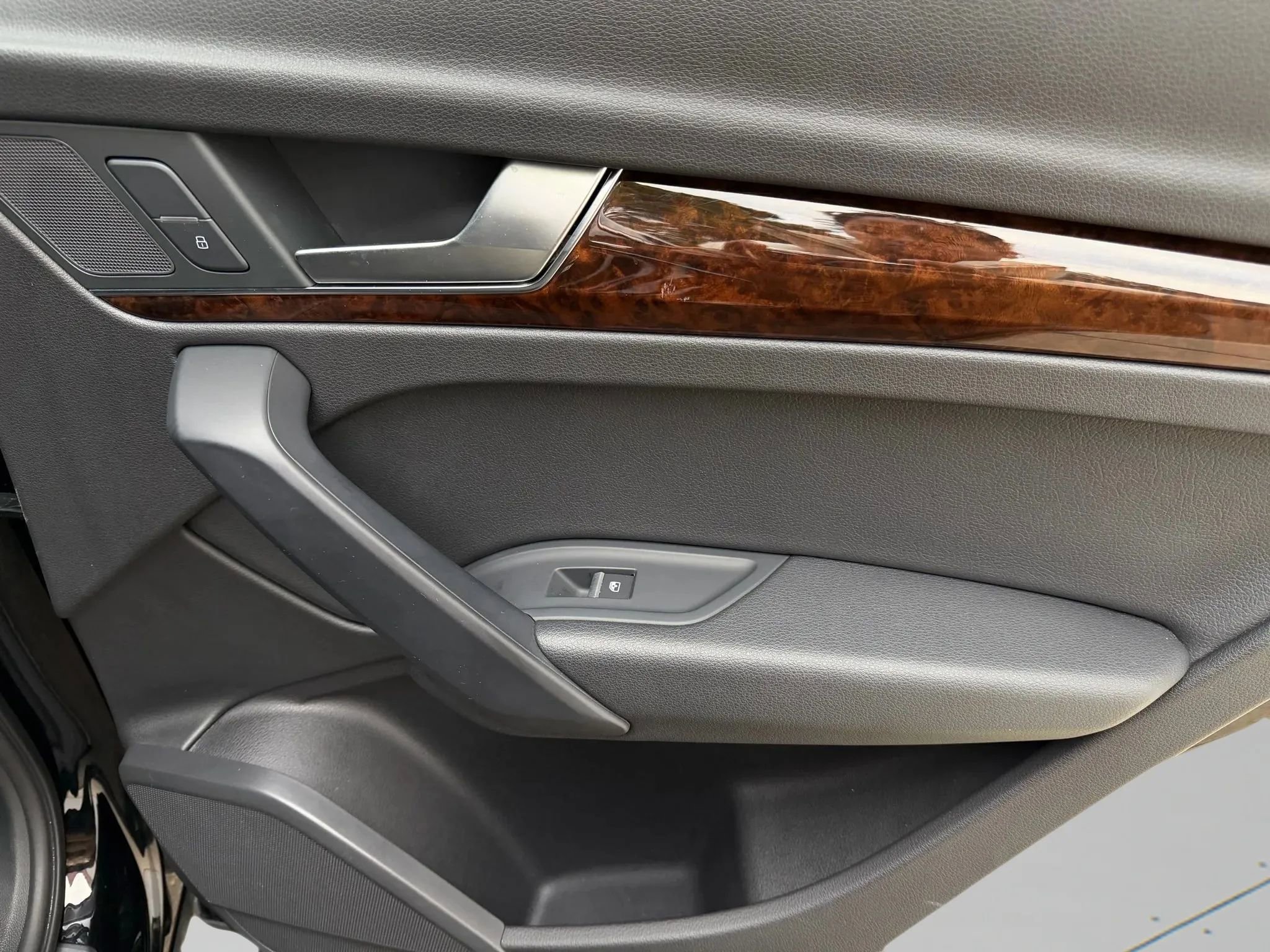 Used 2018 Audi Q5 2.0T Premium Plus w/ Premium Plus Package image 12