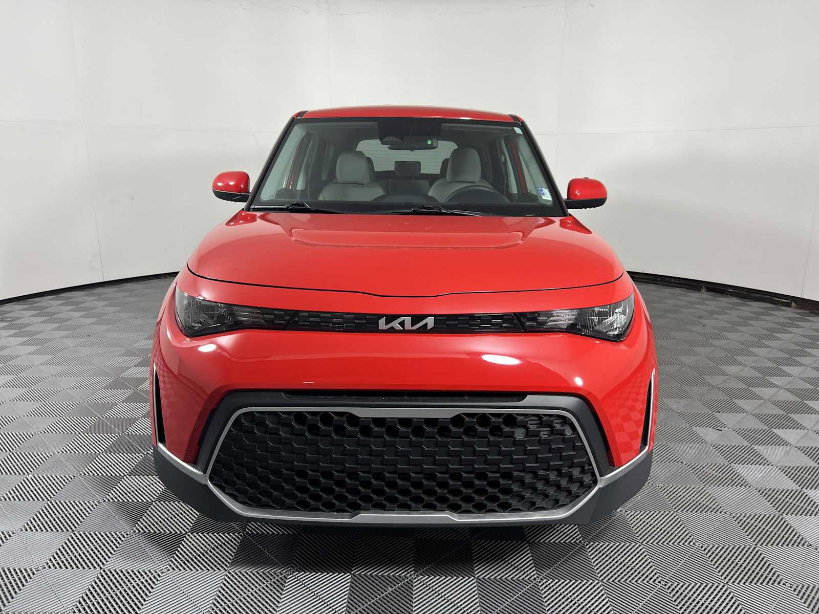 Used 2023 Kia Soul LX FWD image 2