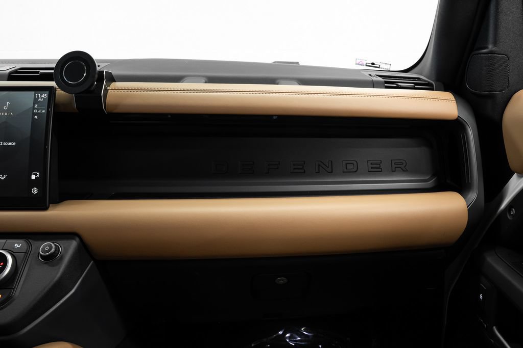Used 2025 Land Rover Defender 110 S AWD/4WD image 28