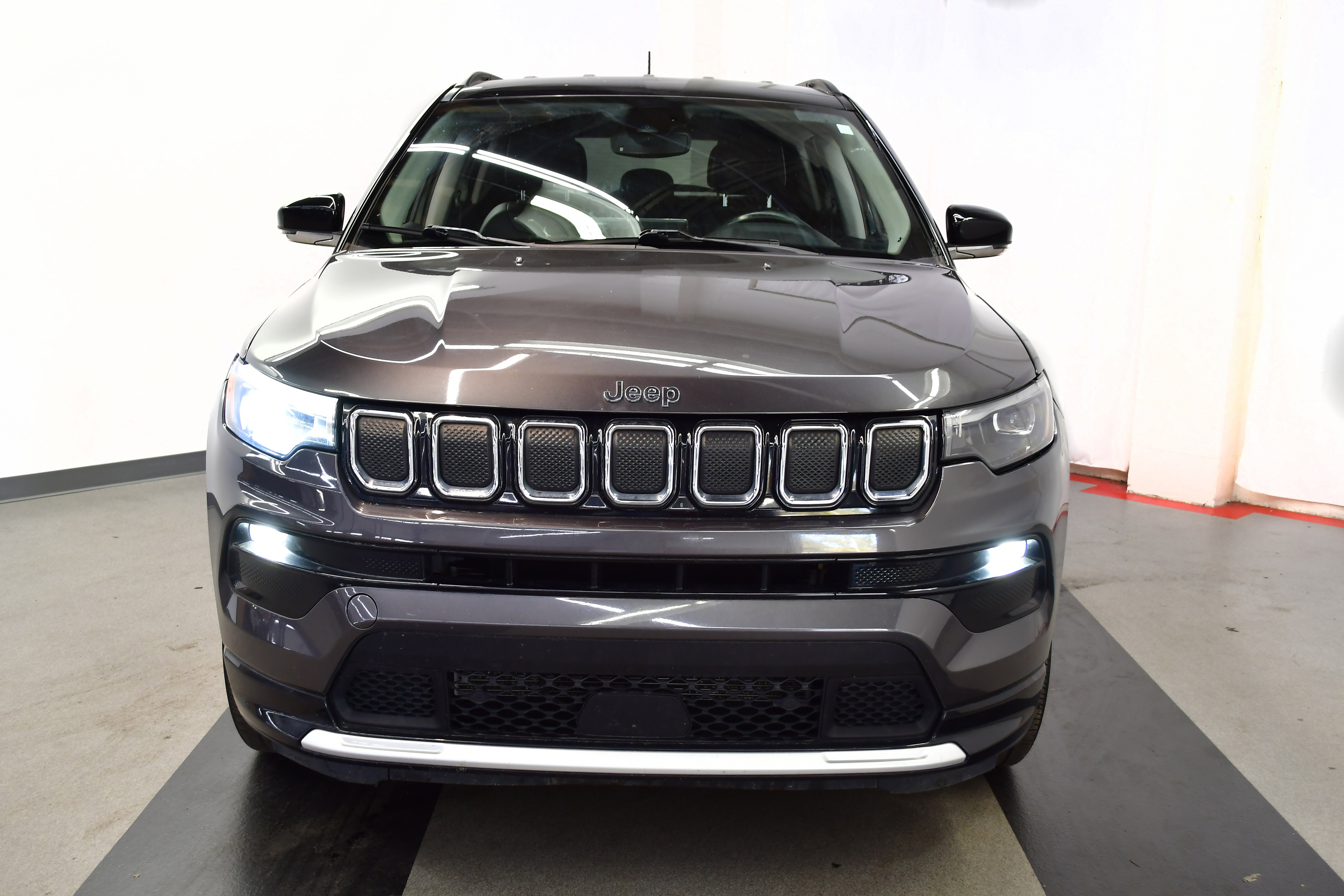 Used 2022 Jeep Compass Limited w/ Elite Group image 3