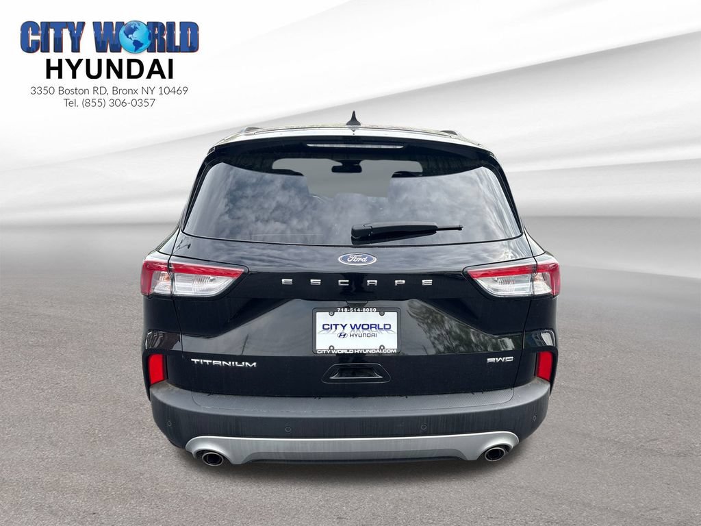 Used 2022 Ford Escape Titanium AWD/4WD image 4