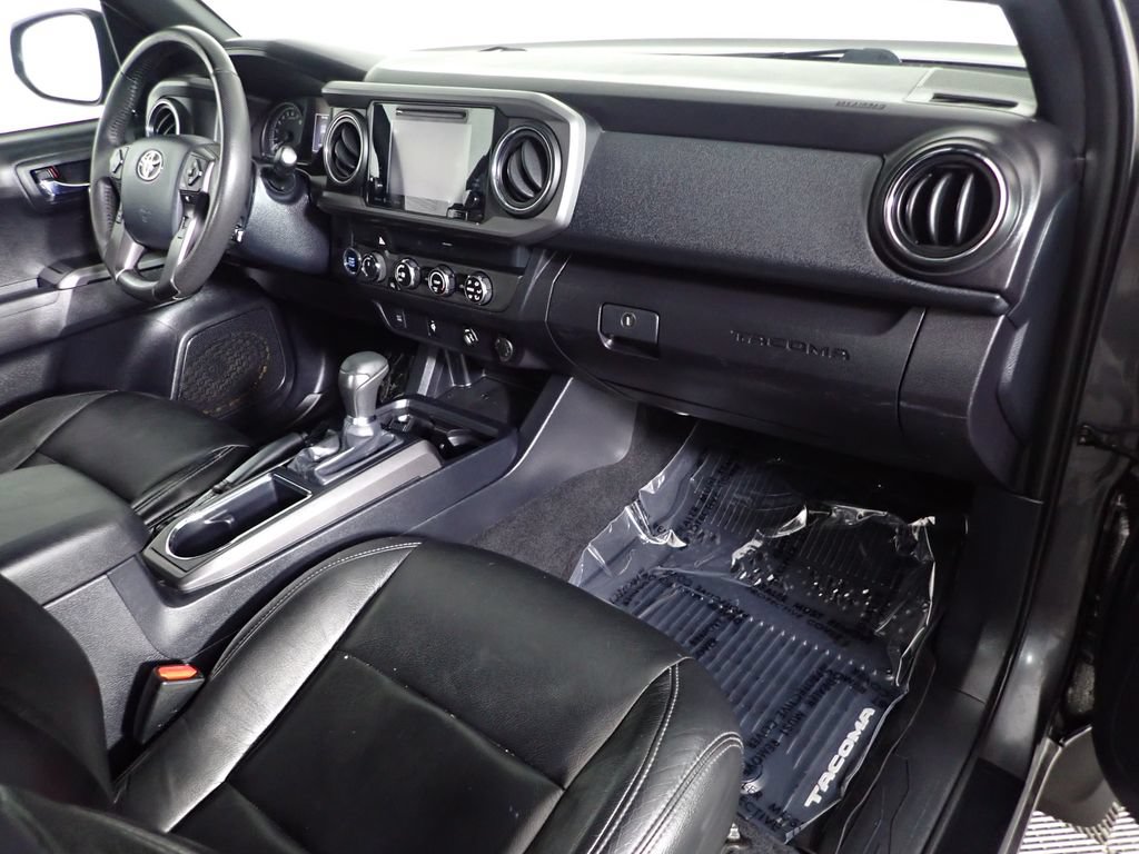 Used 2019 Toyota Tacoma TRD Off-Road AWD/4WD image 33