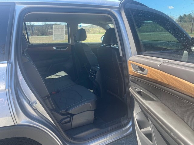 Used 2025 Volkswagen Atlas SE AWD/4WD image 11