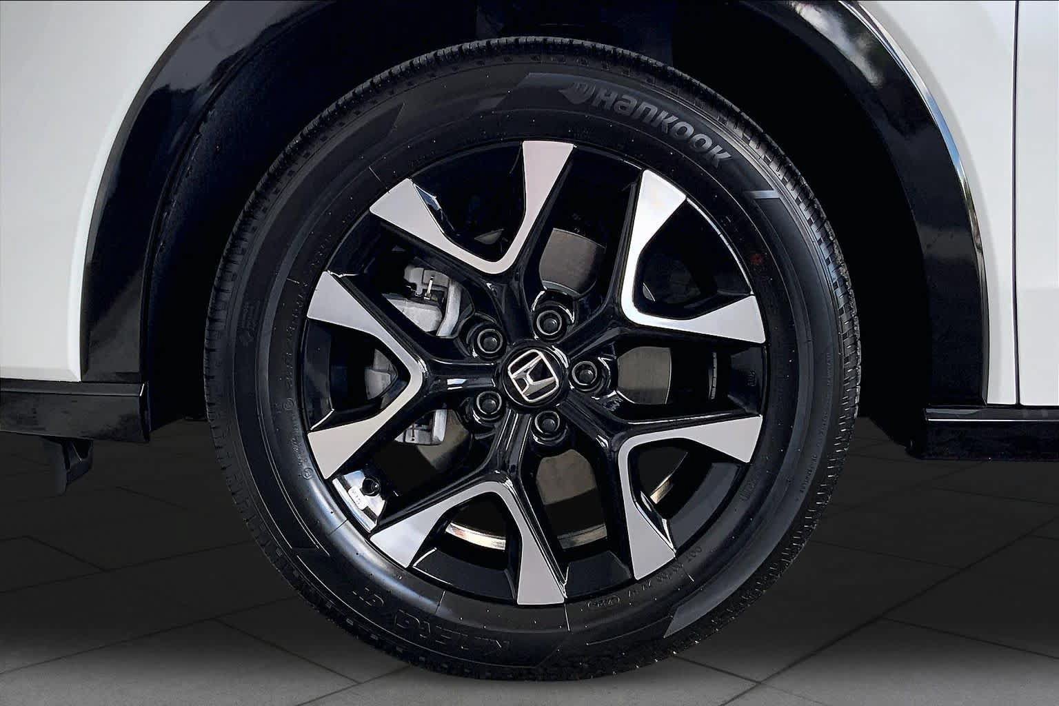 Used 2027 Honda HR-V EX-L image 11