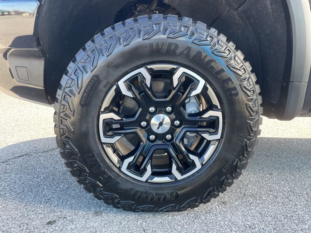 Used 2025 Chevrolet Silverado 1500 ZR2 w/ Technology Package image 58