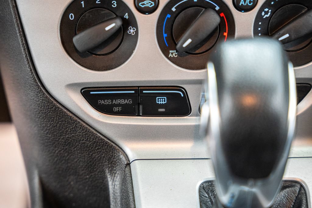 Used 2014 Ford Focus SE FWD image 24