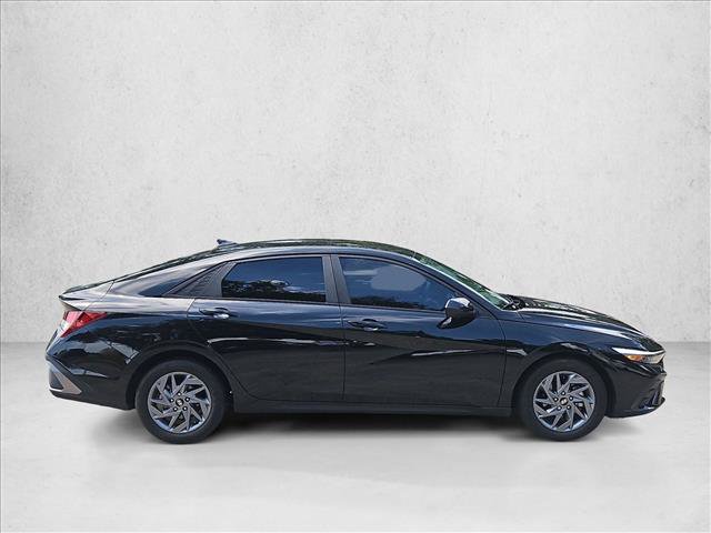 Used 2024 Hyundai Elantra SEL FWD image 4