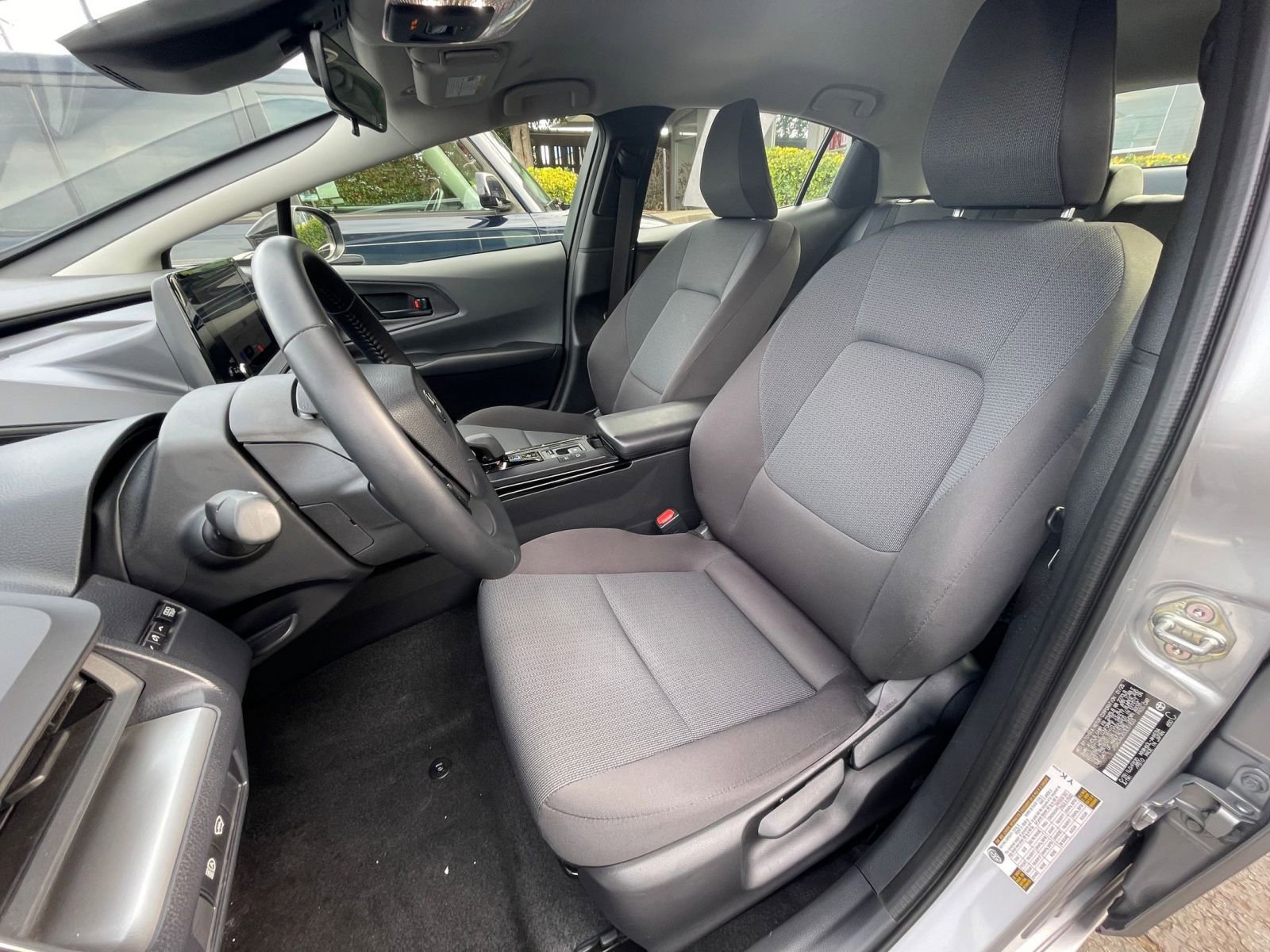 Used 2025 Toyota Prius LE image 35