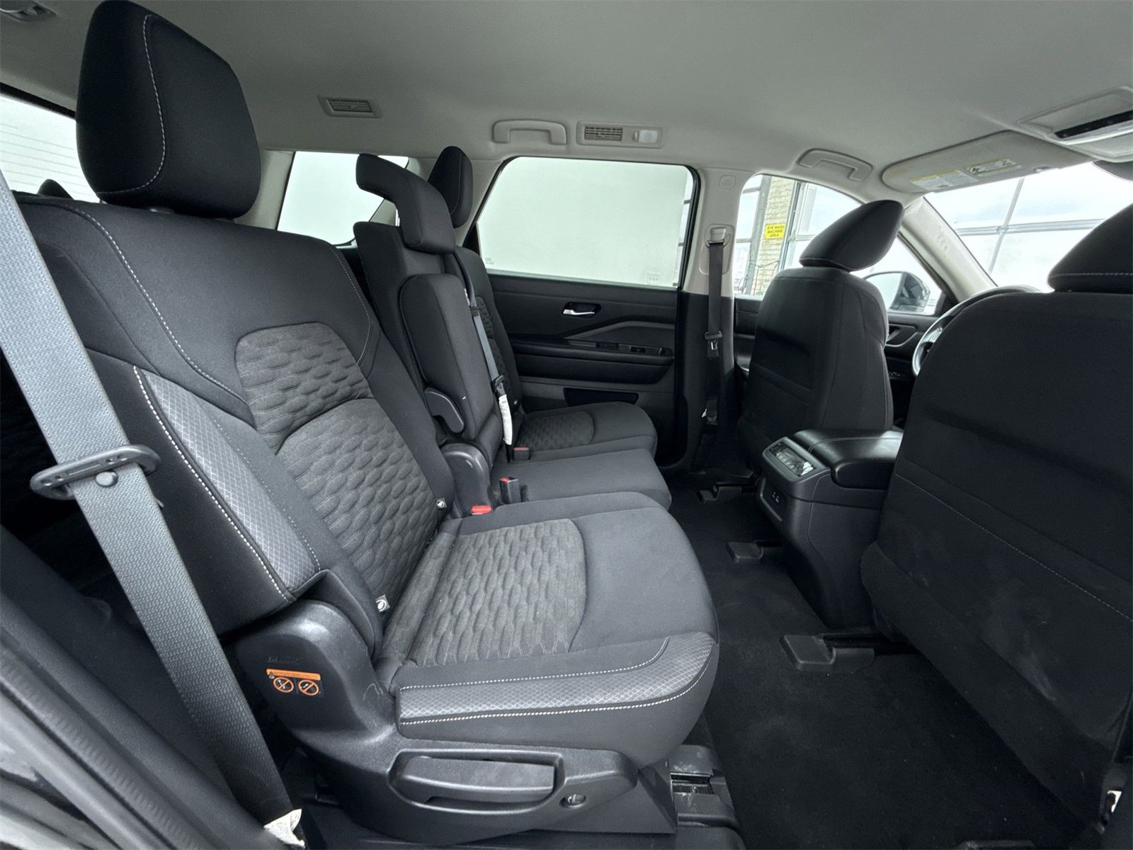 Used 2022 Nissan Pathfinder S image 40